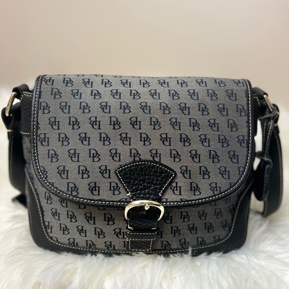 Dooney &Bourke Elegant Black Patterned Crossbody Bag - Picture 1 of 13